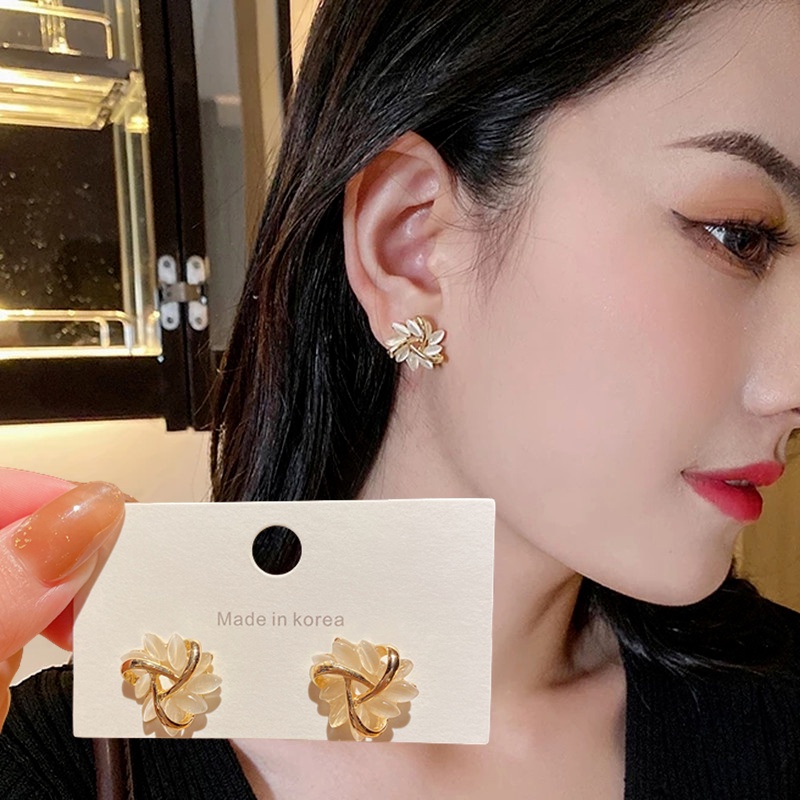 1 Đôi Bông Tai Hình Cánh Hoa Đính Đá Opal Thời Trang Dự Tiệc Dành Cho Nữ