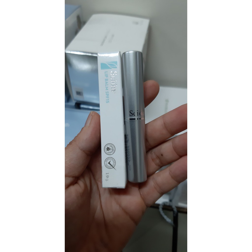 Son môi lippam dưỡng môi không màu