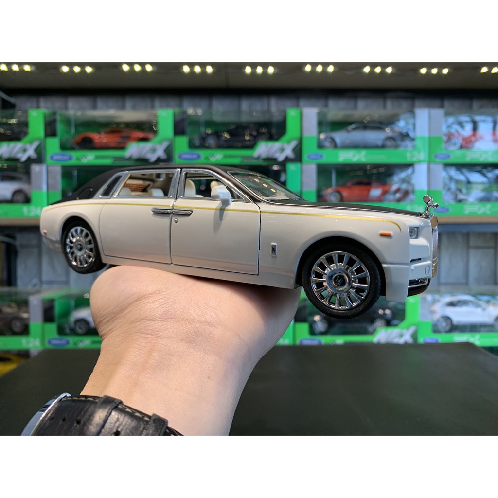 Mô hình xe ô tô Rolls Royce Phantom VIII Tỉ lệ 1:24 của Hãng CHEZHI