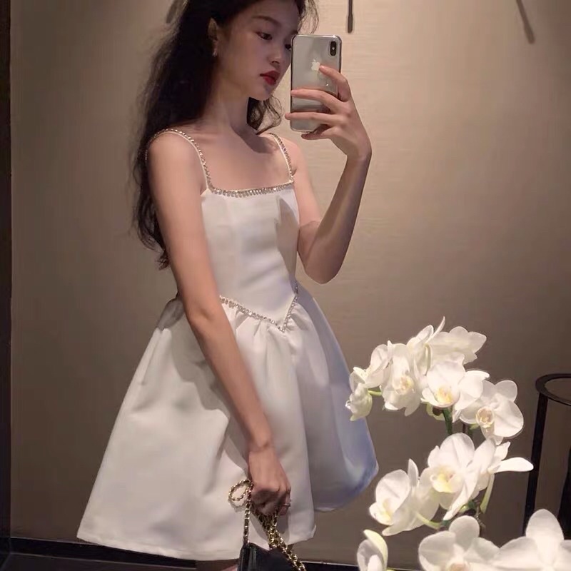 Đầm satin 2 dây đính đá sang trọng