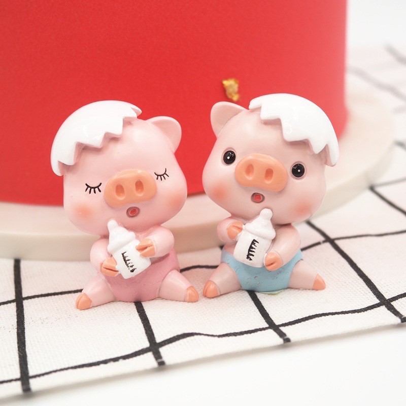 [Freeship] 1 Cặp Bé Heo Cầm Bình Sữa Trang Trí Bánh Kem