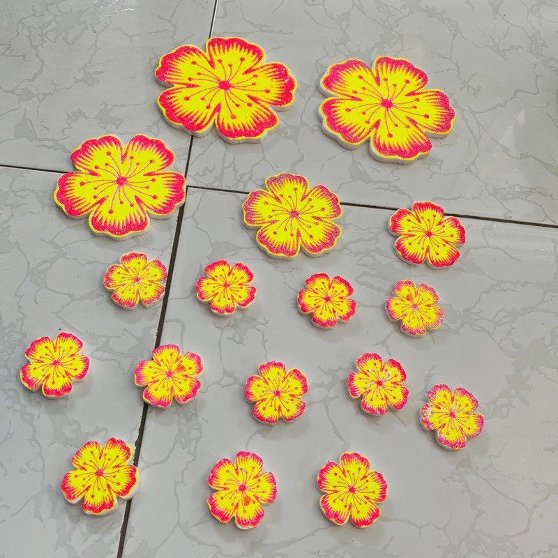 Hoa mai xốp dán tường