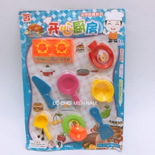 Vỉ đồ chơi bếp mini dành cho búp bê rất hấp dẫn dành cho các bé thích làm nhà bếp nấu ăn 