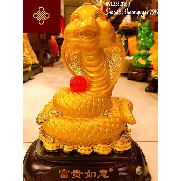 Tượng rắn phong thuỷ bên viên hồng ngọc - linh vật tuổi Tỵ màu vàng bóng .(cao 32, dài 25, rộng 14)