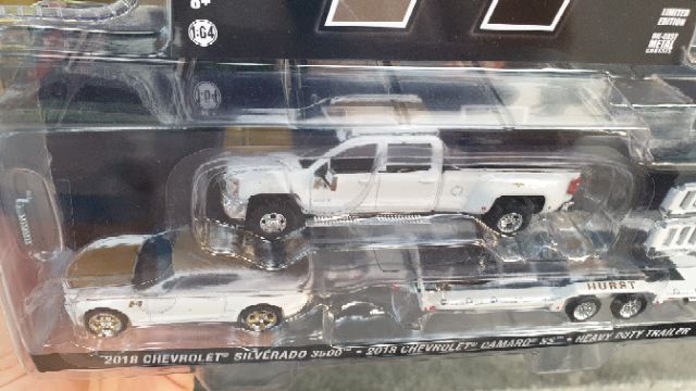 Set 3 Xe Mô Hình 2018 Chevrolet Silverado 3500 - Camaro SS - Heavy Duty Trailer &lt;br&gt;&lt;br&gt;- Tỉ lệ : 1:64 ACME ( Trắng )