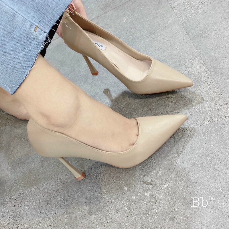 Giày cao gót về ba màu