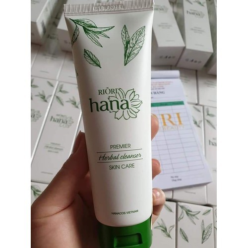 sữa rứa mặt riori