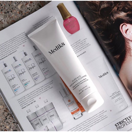 Sữa rửa mặt Medik8 Surface Radiance Cleanse chứa AHA/BHA sạch sâu 150 / 500ml