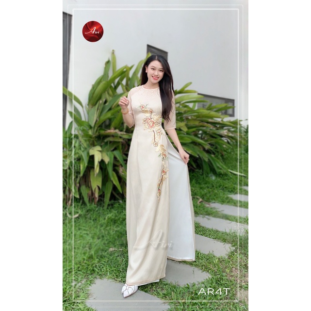 Áo dài truyền thống 4 tà thêu màu trắng ngà chất liệu tơ óng thêu hoạ tiết nhẹ nhàng phù hợp đi dạy đi chơi