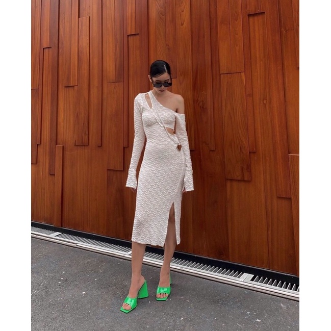 Đầm body trắng tay dài xẻ đùi khoét vai cutout