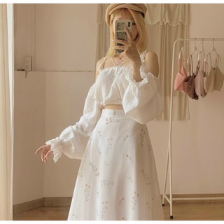 Chân váy voan hoa - Croptop bẹt vai dây chuông