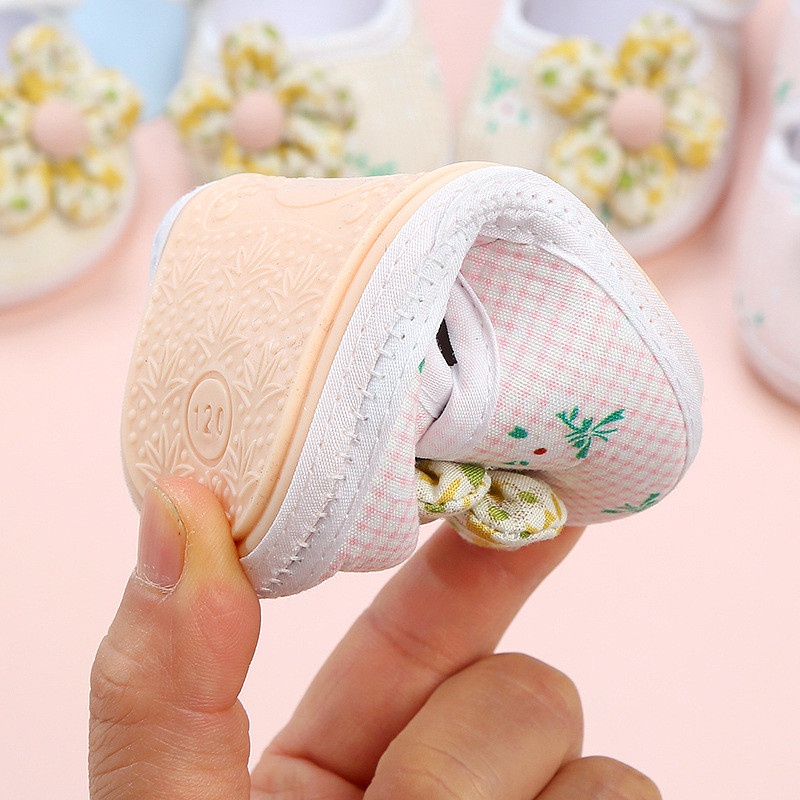 Giày vải mềm đính hoa siêu xinh cho bé gái từ sơ sinh đến 1 tuổi