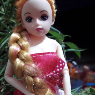 Búp bê tiểu thư xinh đẹp