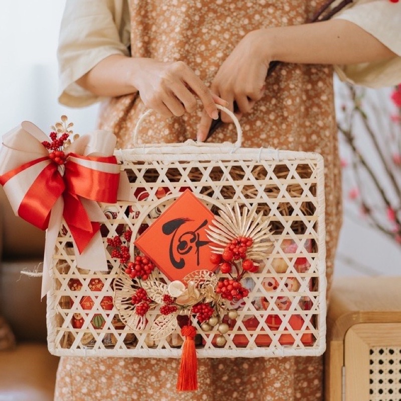 𝑮𝒊𝒐̉ 𝒒𝒖𝒂̀ 𝑻𝒆̂́𝒕 𝒕𝒓𝒆 đ𝒂𝒏 𝒕𝒓𝒂𝒏𝒈 𝒕𝒓𝒊́, 𝒄𝒂̆́𝒎 𝒉𝒐𝒂, đ𝒖̛̣𝒏𝒈 đ𝒐̂̀, 𝒉𝒐̣̂𝒑 𝒕𝒓𝒆 𝒍𝒂̀𝒏 𝒕𝒓𝒆 𝒔𝒂́𝒏𝒈 𝒕𝒂̣𝒐 đ𝒐̣̂𝒄 đ𝒂́𝒐