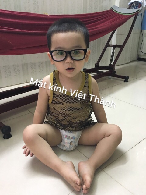 Kính dẻo cho bé chống bụi ngày và đêm