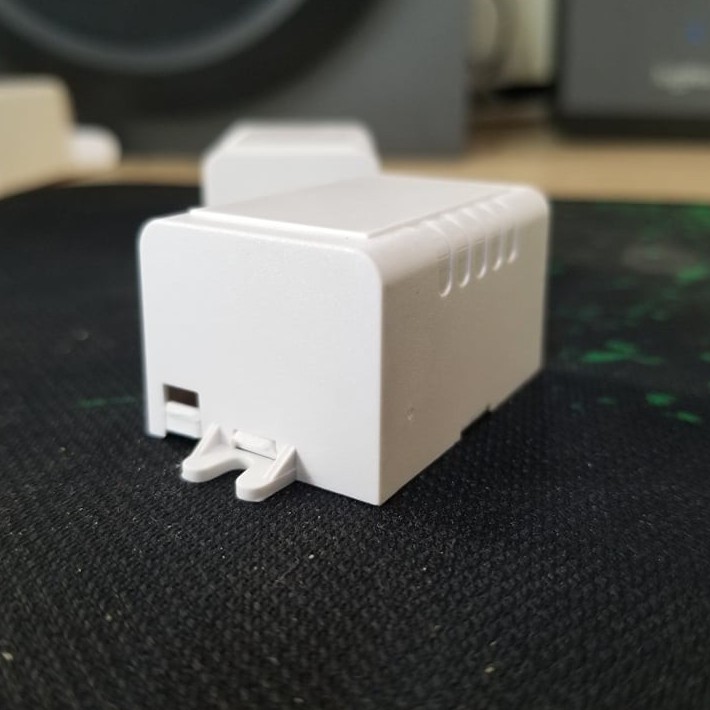 BOX NHỰA  40mm*27mm*22m KW7