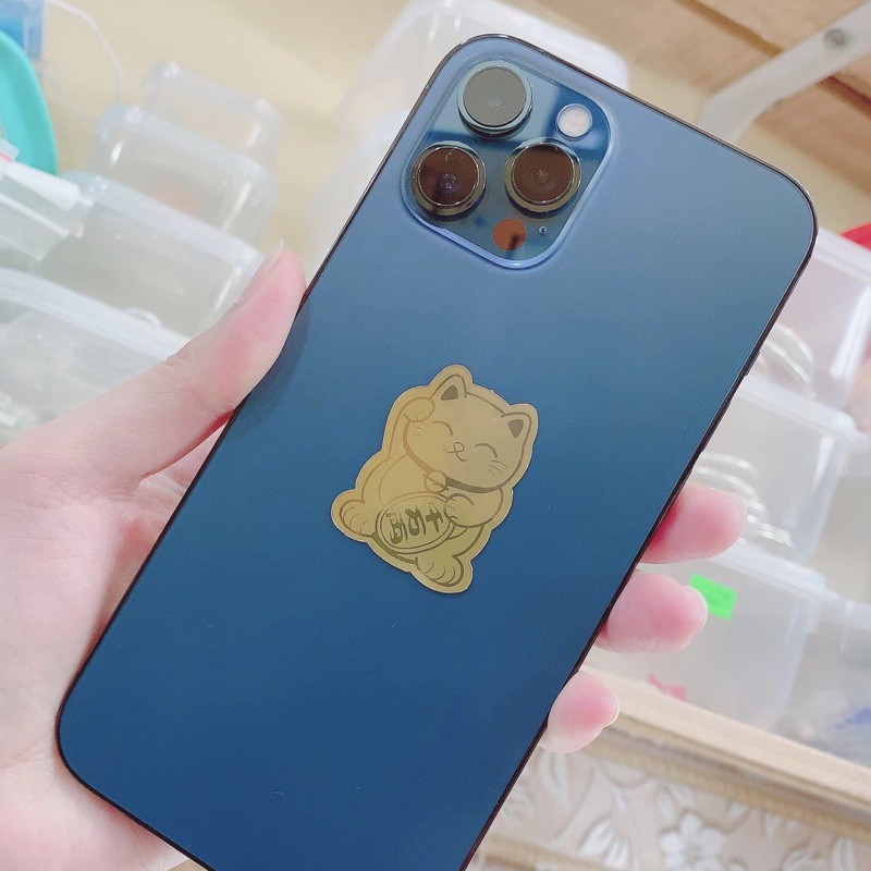 Mèo thần tài dán trực tiếp vào điện thoại , k cần dùng ốp