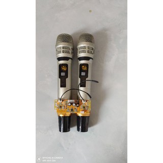 Micro  không  dây  UHF cao cấp