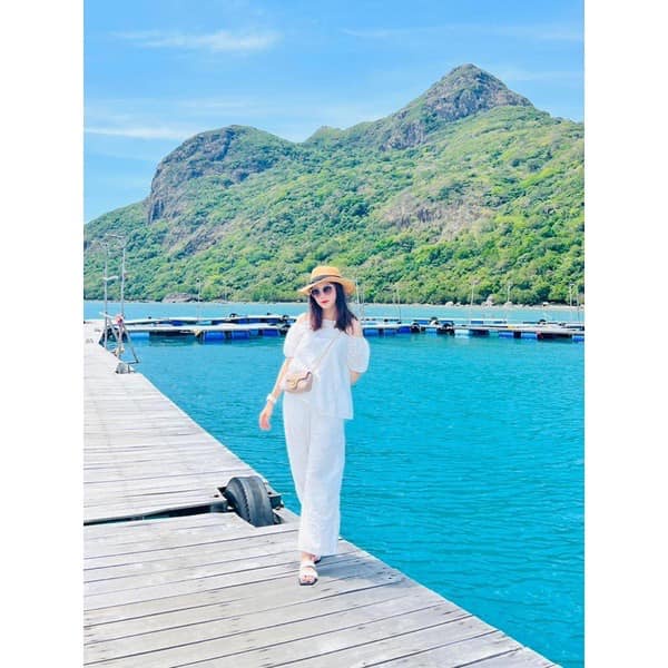 Set yếm khoét vai quần suông- Sarang Clothing