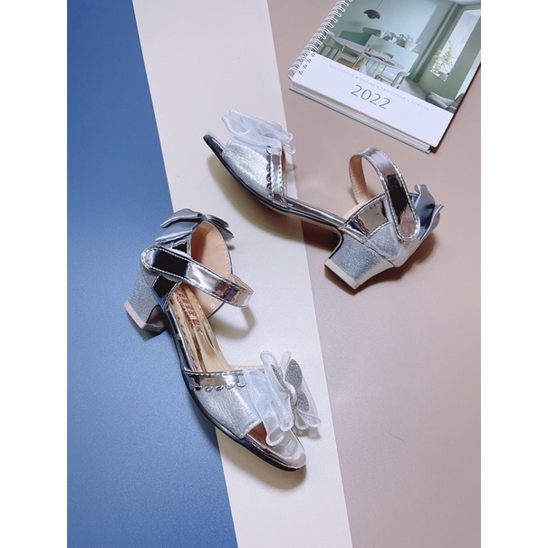 Giày cao gót trẻ em