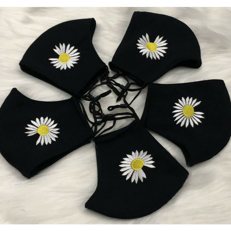 Khẩu trang màu đen thêu hoa cúc dây rút chi hr size vải cotton