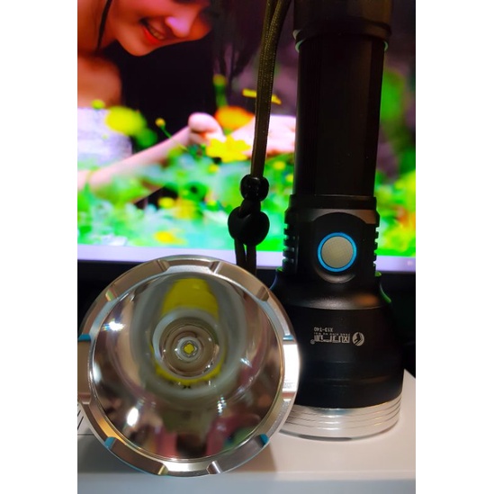 Đèn pin siêu sáng Luminus sst40 quang thông 2400 lumen chiếu xa 875m