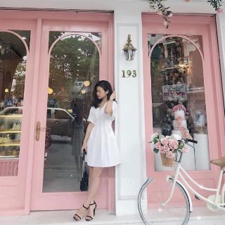 Váy trắng cổ V xếp ly eo ( Ảnh thật chèn tên )