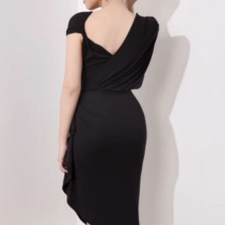 Đầm body cổ V tay Xoắn