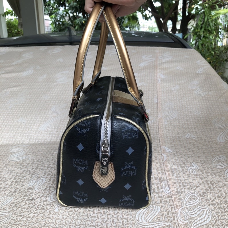 Túi chuẩn si. Túi qua sử dụng. Khách vui lòng xem hình nếu muốn biết thêm thông tin sản phẩm mời khách vô chat . Thanks.