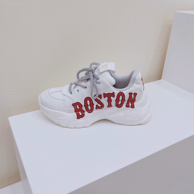 Giày thể thao trắng