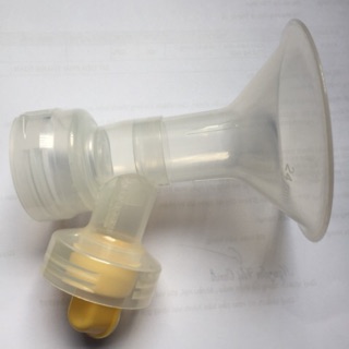 Phễu hút sữa Medela kèm van vàng trắng 24mm
