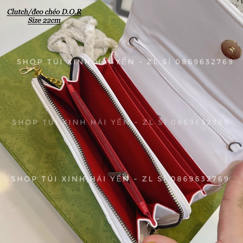 túi đeo chéo, túi đeo vai trần trám logo nổi lót đỏ có thể làm clutch cầm tay đi chơi đi tiệc sang trọng