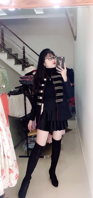 Áo dạ viền đỏ