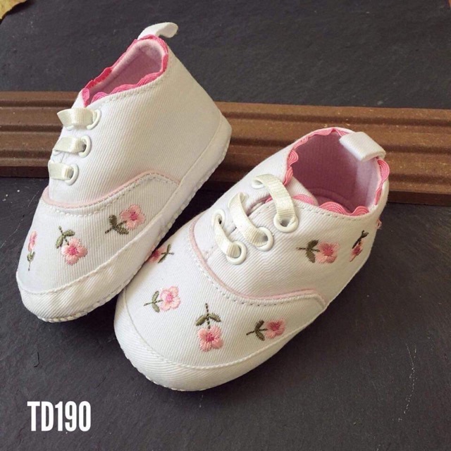 Giày tập đi cho bé gái