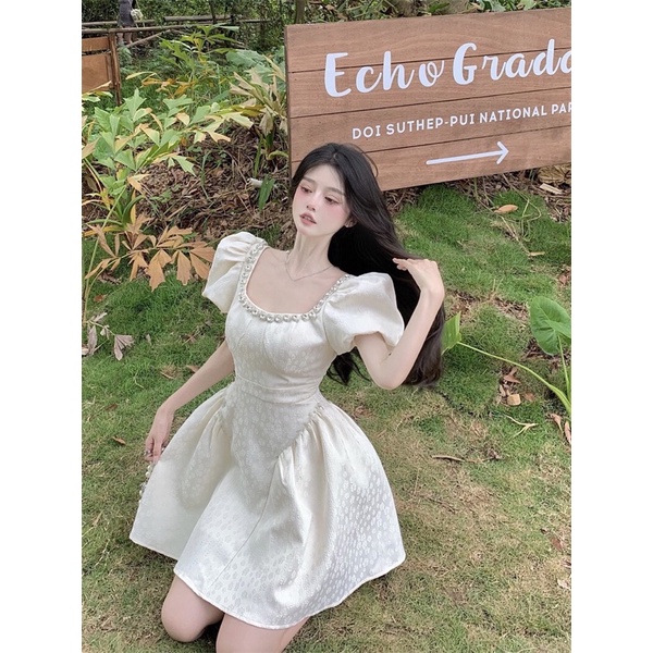 Đầm Váy Liền Ngắn Nữ Thiết Kế Dáng Xoè Công Chúa Đính Đá Ở Cổ Phong Cách Tiểu Thư Màu Trắng Hàng Quảng Châu Cao Cấp