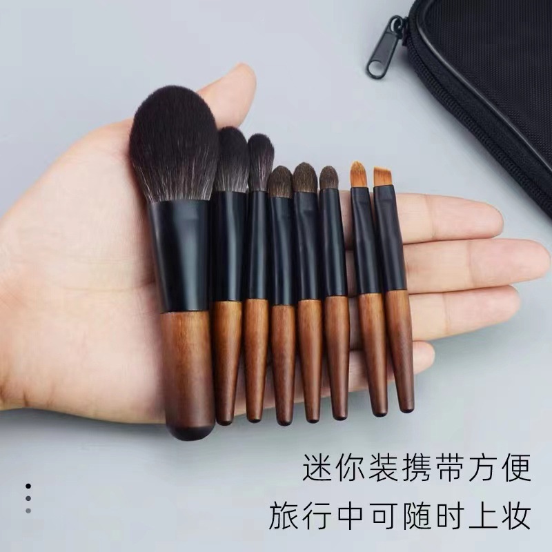 Bộ 8 Cọ Trang Điểm Mini Tay Cầm Ngắn Lông Mềm