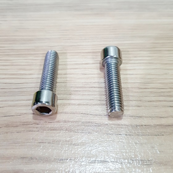 Gói 10 Bulong Đầu Trụ Lục Giác Chìm Size M8 Chiều Dài Tổng 37mm Chất Liệu Inox Sáng Bóng