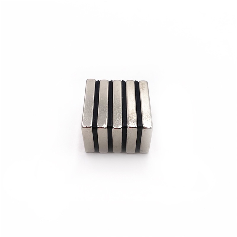 Nam châm đất hiếm 30x20x5mm siêu từ tính N42 giá 1 viên