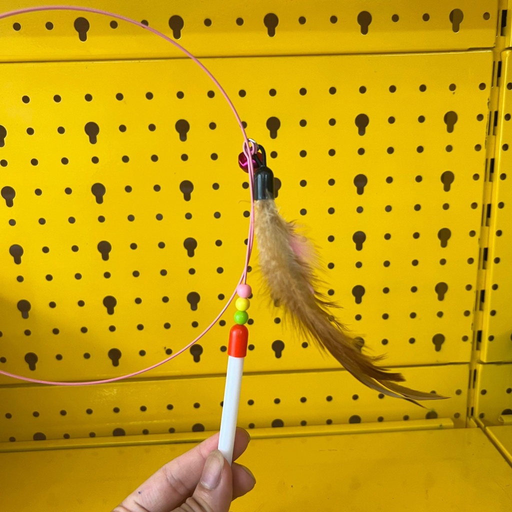 Đồ chơi cho mèo cần câu lông vũ Củ Cải Pet Shop, đồ chơi cho thú cưng giúp mèo giảm stress.