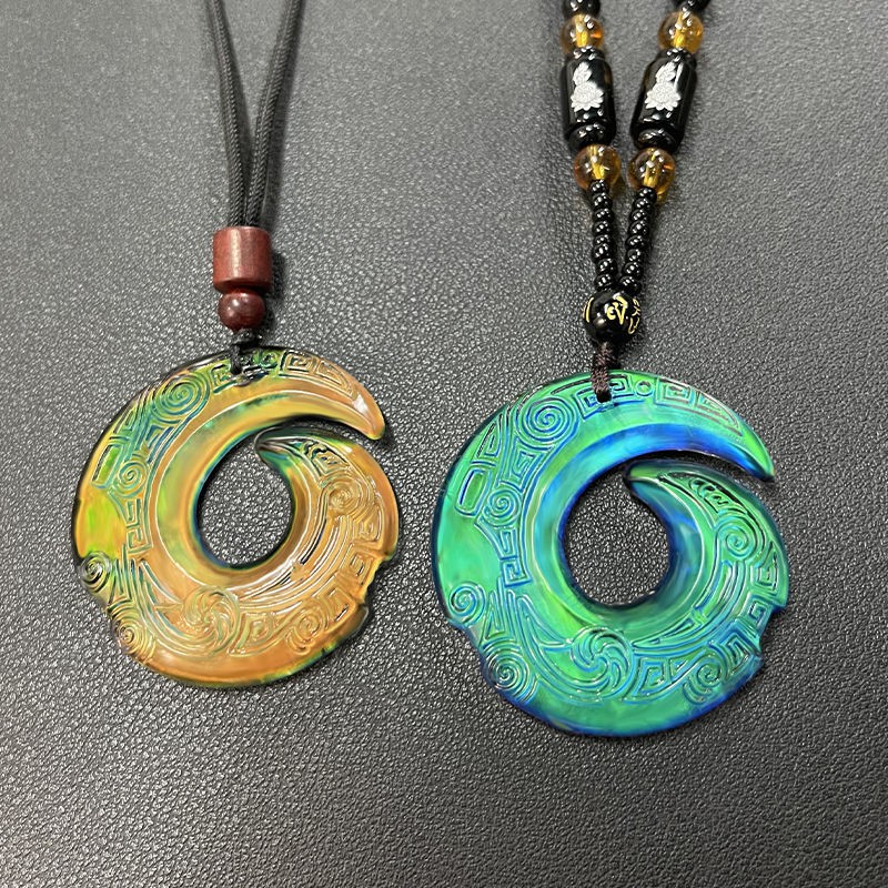 Temperature Sensing Turn when the color changes. Necklace Men s Lucky Transit. natal talisman can change with body temperature. Pendant and women models