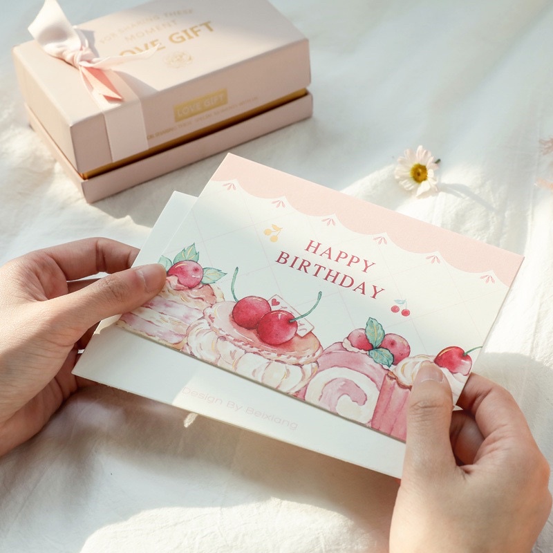 Thiệp Happy Birthday trái dâu size 10.5 x 15 cm