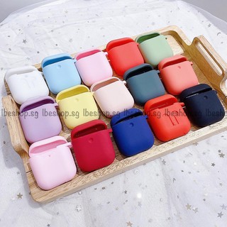 Ốp Bảo Vệ Tai Nghe Case Airpods 1 2 Basic Đơn Giản Nhiều Màu Chất Liệu Silicone Chống Bụi Bẩn Kèm Móc Treo Inox