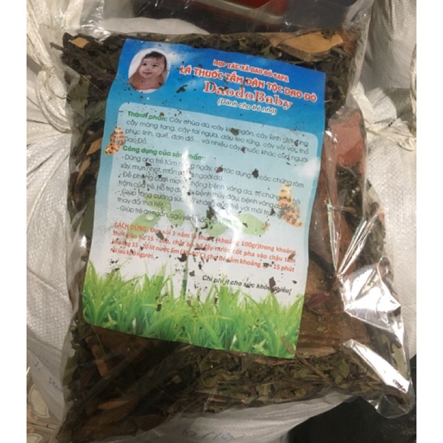 Lá tắm em bé của người Dao Đỏ