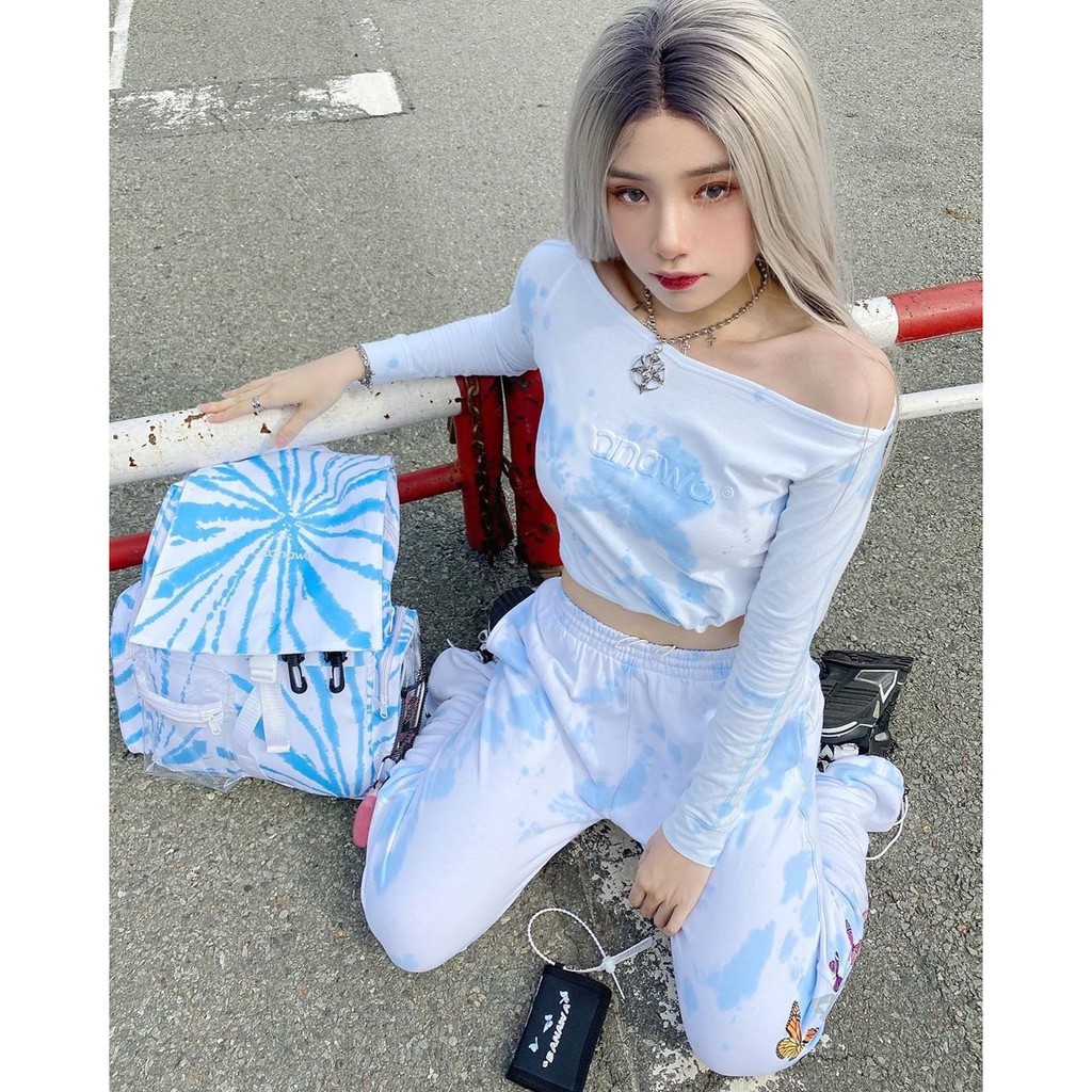 ÁO CROPTOP LỆCH VAI BANAWA - ÁO THUN LOANG XANH BANAWA IN HÌNH BƯỚM UNISEX DÀI TAY DÁNG TRỄ VAI | BigBuy360 - bigbuy360.vn