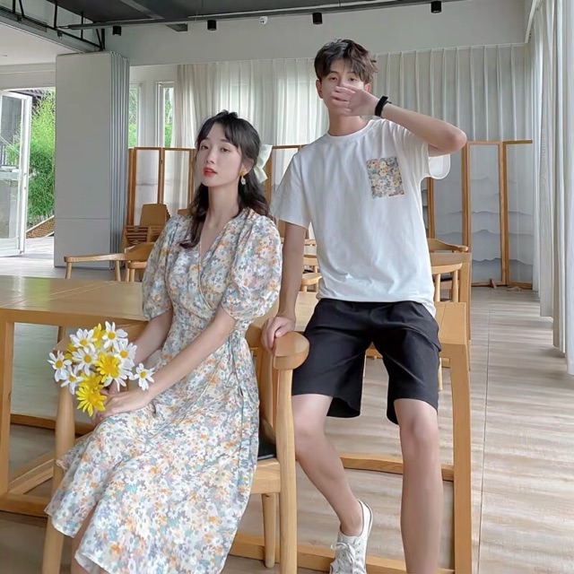 Set váy hoa + áo phông nam cho các cặp đôi