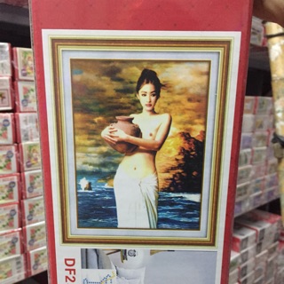 Tranh đính đá cô gái ôm bình df2300