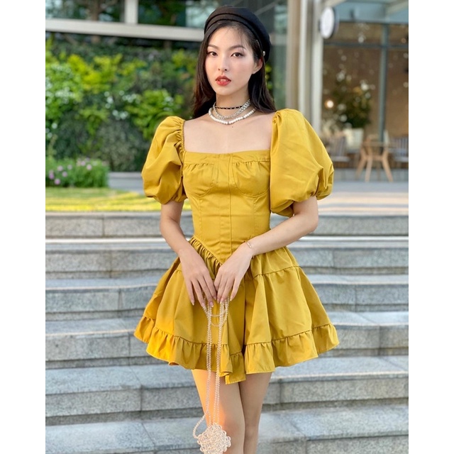 đầm tay phồng vàng