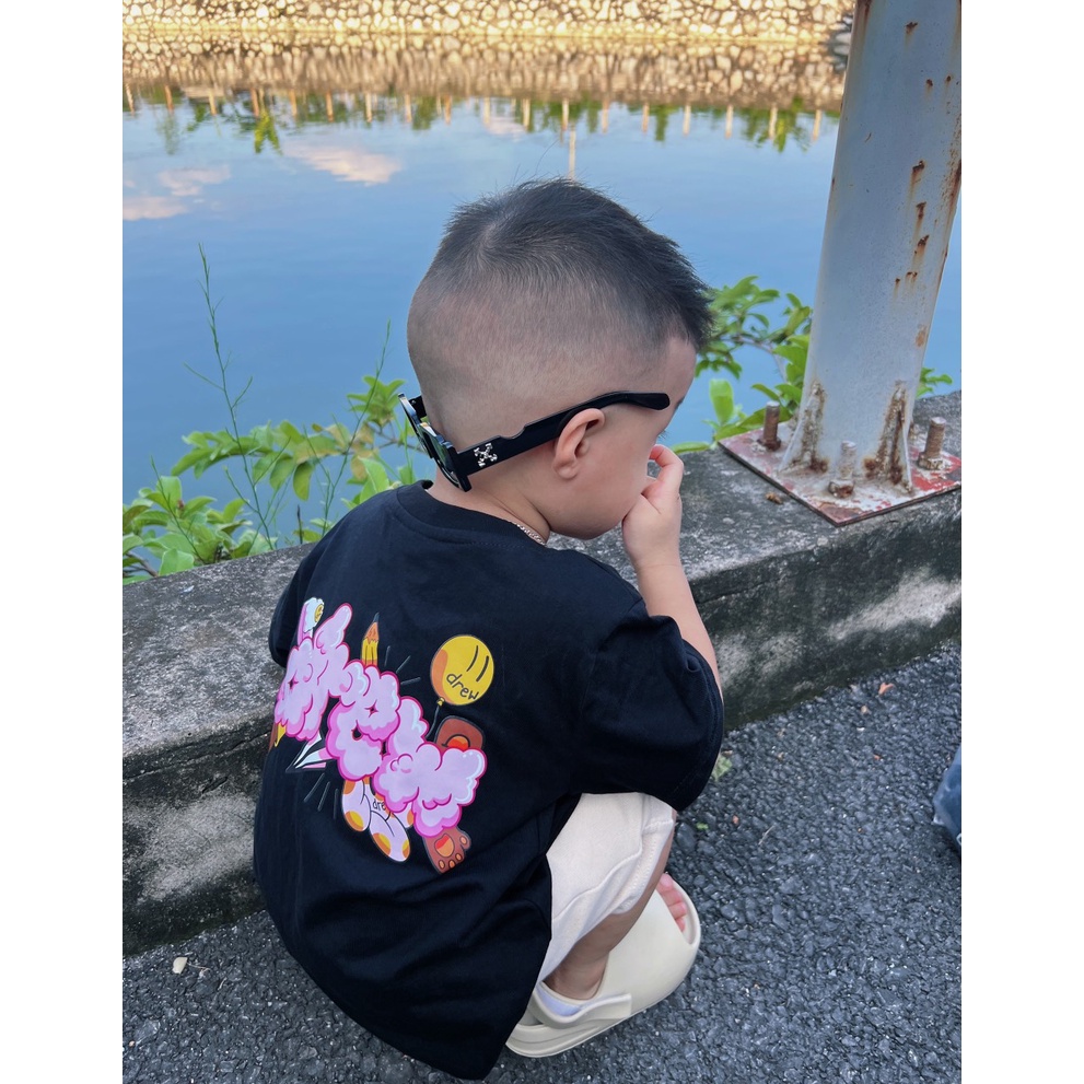 Áo thun tay lỡ, cổ tròn cho bé và gia đình họa tiết D.r.e.w vải cotton mềm mịn, thoáng mát – Sammy_VN