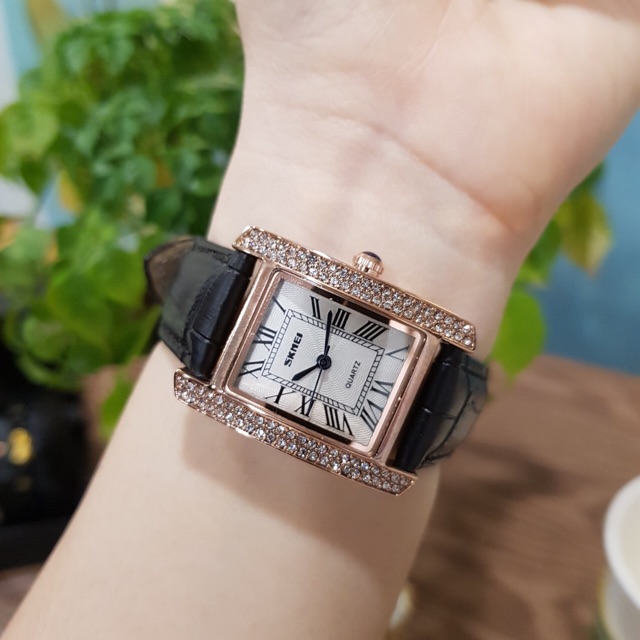 Đồng hồ nữ dây da SKMEI quyến rũ đồng hồ nữ mặt vuông đính đá dây | BigBuy360 - bigbuy360.vn