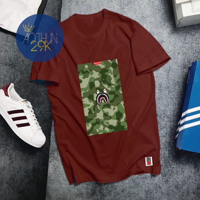 ALBUM 134 - ÁO THUN UNISEX ĐỎ ĐÔ HOẠ TIẾT RẰN RI MẮT VÀNG CÁ TÍNH | BigBuy360 - bigbuy360.vn